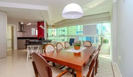 Apartamento com vista mar à venda no Ed. Evidence Tower em Balneário Camboriú