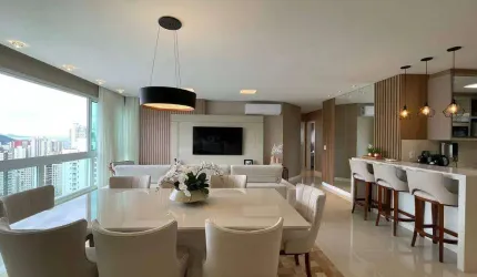Apartamento com vista mar à venda no Ed. Puerto Velero em Balneário Camboriú