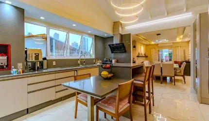 Casa à venda no centro de Balneário Camboriú
