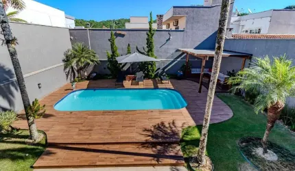 Casa à venda localizada na Praia dos Amores