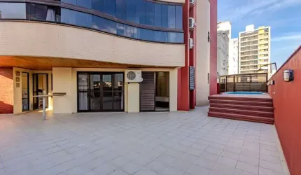 Apartamento com piscina à venda no Ed. Ramsés II em Balneário Camboriú