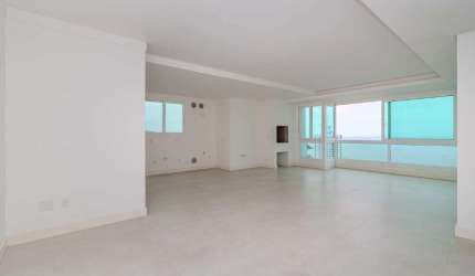 Apartamento com vista mar à venda no Ed. Camboas em Balneário Camboriú