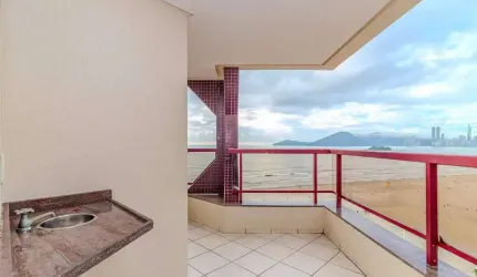 Apartamento frente mar à venda no Ed. Torre do Sol em Balneário Camboriú