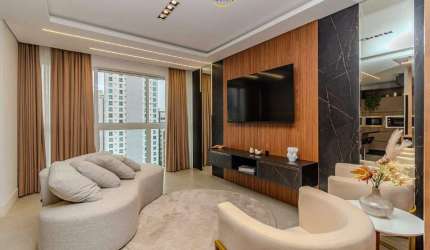Apartamento com 4 quartos, próximo à praia no Centro de Balneario Camboriu