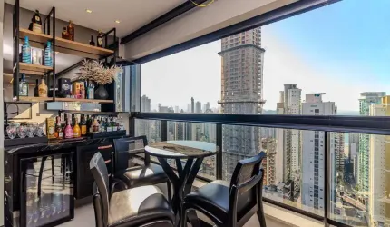 Apartamento à venda com 04 dormitórios no Centro de Balneário Camboriú.