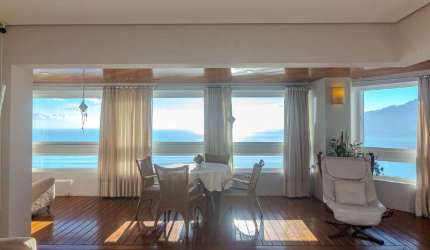 Apartamento frente mar à venda no Ed. Theiss Heim em Balneário Camboriú