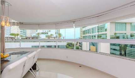 Apartamento com vista mar à venda no Ed. Torre de Málaga em Balneário Camboriú