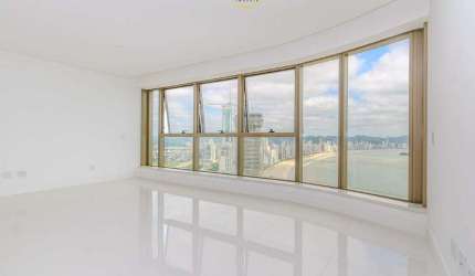 Apartamento de Alto Padrão no Ed. Yachthouse Residence Club – Balneário Camboriú