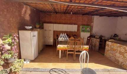 Vendo casa em Itatiaiuçu com 03 quartos excelente localização.