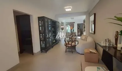 Vendo casa em Itaúna em excelente localização!