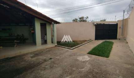 Vendo casa em Itaúna em excelente localização!