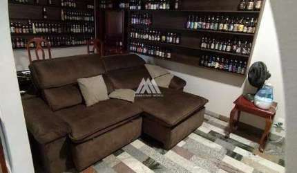 Vendo casa em Itaúna com 03 quartos e área gourmet em ótima localização