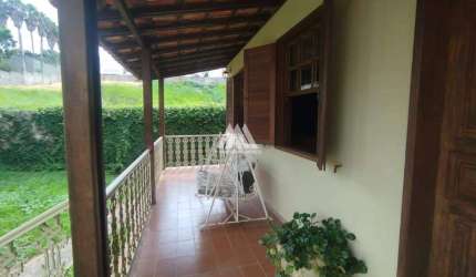 Vendo casa em Itaúna em excelente localização!