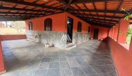 Vendo fazenda em Itaúna com 12,96 hectares com 06 quartos com amplo espaço em ótima localização