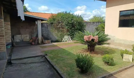 Vendo casa em Itatiaiuçu com 03 quartos sendo 1 suíte com excelente localização!