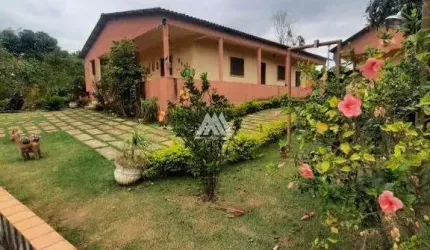 Vendo fazenda em Itatiaiuçu de 13 hectares com 04 quartos e piscina excelente localização.