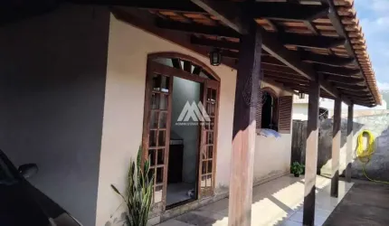 Vendo casa em Itatiaiuçu com 04 quartos excelente localização.