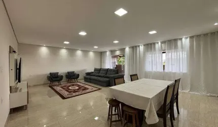 Casa á venda em lote de 360m² com loja em Igarapé-MG!