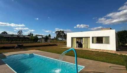 Sítio á venda com 03 quartos sendo 01 suíte em Mateus Leme MG!