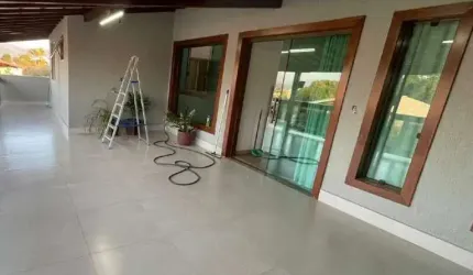 Casa á venda de dois pavimento, sendo 04 quartos, em lote 360m² em Igarapé MG!