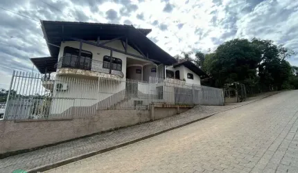 Casa com 4 quartos para alugar no Rio Morto, Indaial  por R$ 4.000