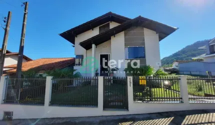Casa com 3 quartos à venda no Estados, Indaial , 174 m2 por R$ 850.000
