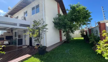 Apartamento 02 dormitórios com amplo quintal, IPIRANGA São José SC