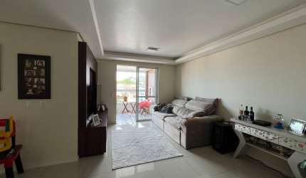 Apartamento amplo de 113 m², com móveis planejados na Praia Comprida, São José/SC.