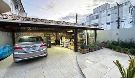 Casa com 113 m² privativo, 03 dormitórios (01 suíte), no bairro Ipiranga.