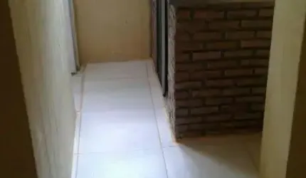 J IMOVEIS  ALUGA  OTIMO AP  1/4  SALA CANDEAL  $1.200.00