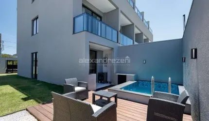 Triplex 3 Suítes Piscina e Jardim