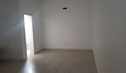 Sala comercial térrea,  semi mobiliada, próximo ao Fórum de Tubarão – SC