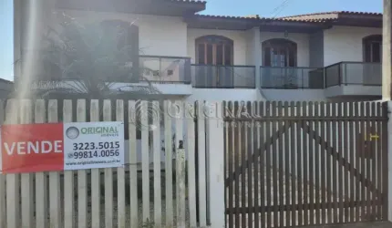 Otimo sobrado a venda com terreno e edicula em Araúcaria.