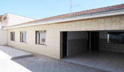 CASA EM ALVENARIA COM 03 DORMITÓRIOS PARA LOCAÇÃO