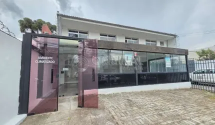 Loja ampla, em excelente localização.
