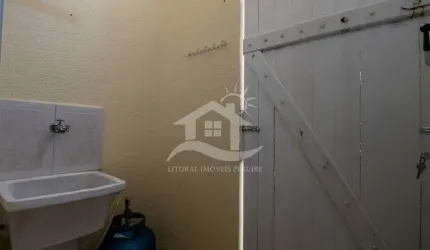 Casa Sobrado à venda , 3 quarto(s),  sendo 1 suíte(s)  no bairro Sambura, 500 metros da praia, Peruíbe-SP