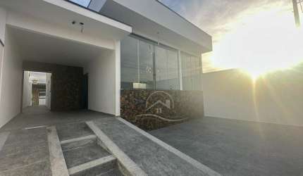 Casa Térrea com piscina à venda com piscina, 3 quarto(s),  sendo 3 suíte(s)  no bairro Sambura, 1000 metros da praia, Peruíbe-SP