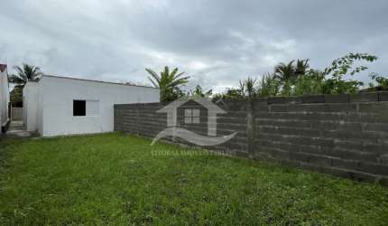 Casa Térrea à venda , 2 quarto(s),  sendo 0 suíte(s)  no bairro Maria Helena Novaes, 400 metros da praia, Peruíbe-SP