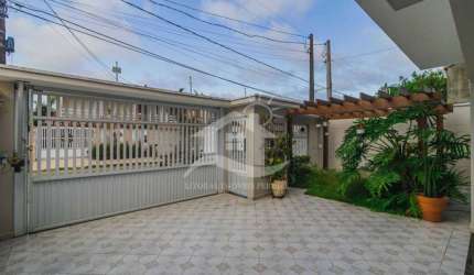 Casa Sobrado à venda com piscina, 3 quarto(s),  sendo 0 suíte(s)  no bairro Sambura, 250 metros da praia, Peruíbe-SP