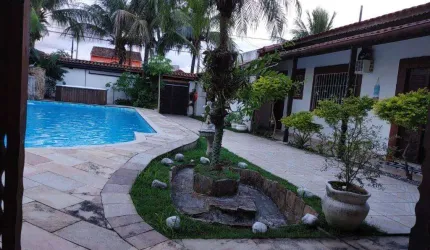 Casa com Piscina, 5 suítes, 405 m² -  Venda!
