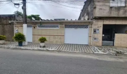 EXCELENTE CASA NA MIRIM COM 3 DORMITÓRIOS 8 VAGAS!!!