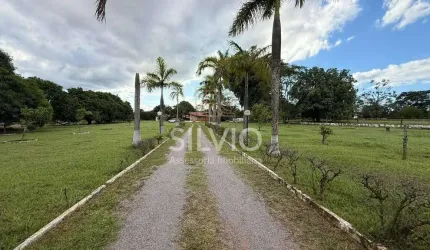 Chacara a venda no Lago Oeste com duas casas e area de lazer completa