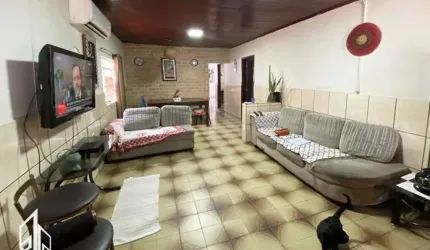 Casa com ótima localização e arborizada, no Conjunto Marechal Rondon, em frente ao Shopping