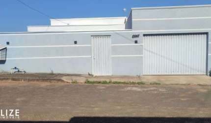 Casa financiável à venda no município de Jaru.