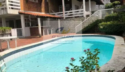 Vendo Casa de Alto Padrão com 400 m², 4 quartos s/ 2 suítes, escritório, piscina, jardim e 4 vagas