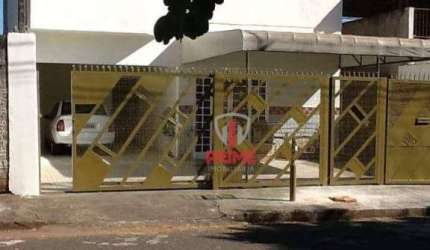 Sobrado à venda no Matarazzo em Londrina. Com 6 quartos sendo 1 suíte, sala, copa, cozinha, área de serviço, 4 banheiros, 4 vagas de garagem sendo 2 c
