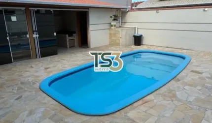 CASA COM PISCINA E ÁREA DE FESTAS EM BALNEÁRIO PEREQUÊ!