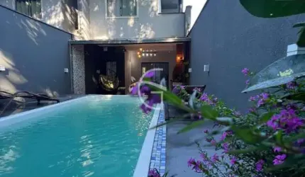 Venha conhecer um sobrado aconchegante, perfeito para aproveitar momentos incríveis em família!