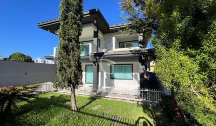 Venha conhecer essa maravilhosa casa localizada em um dos bairros mais valorizados da cidade!