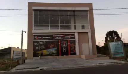 Prédio com lojas comerciais, próximo à Ulbra e Park Shopping Canoas!